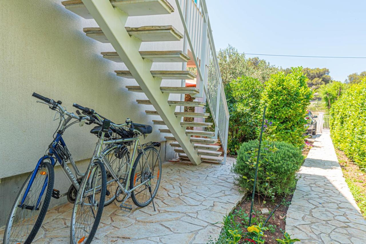 Apartments Villa Tribunj Tribalj Exterior foto