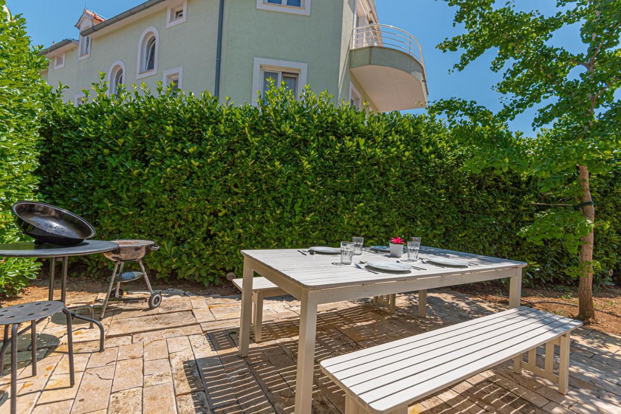Apartments Villa Tribunj Tribalj Exterior foto