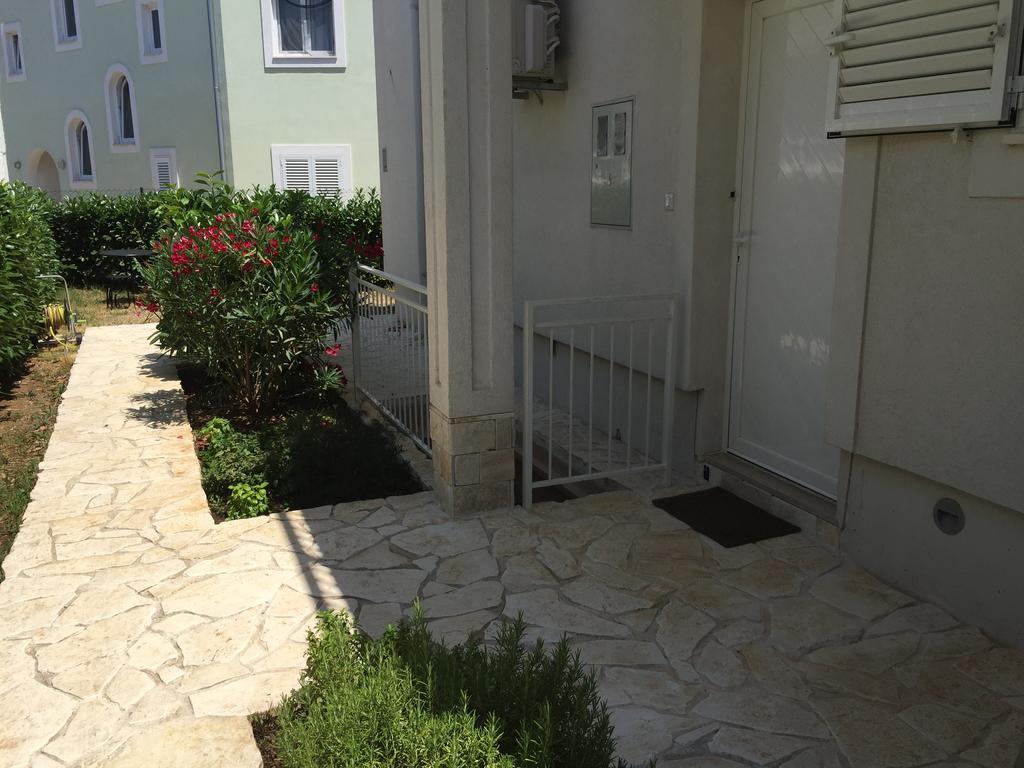 Apartments Villa Tribunj Tribalj Exterior foto