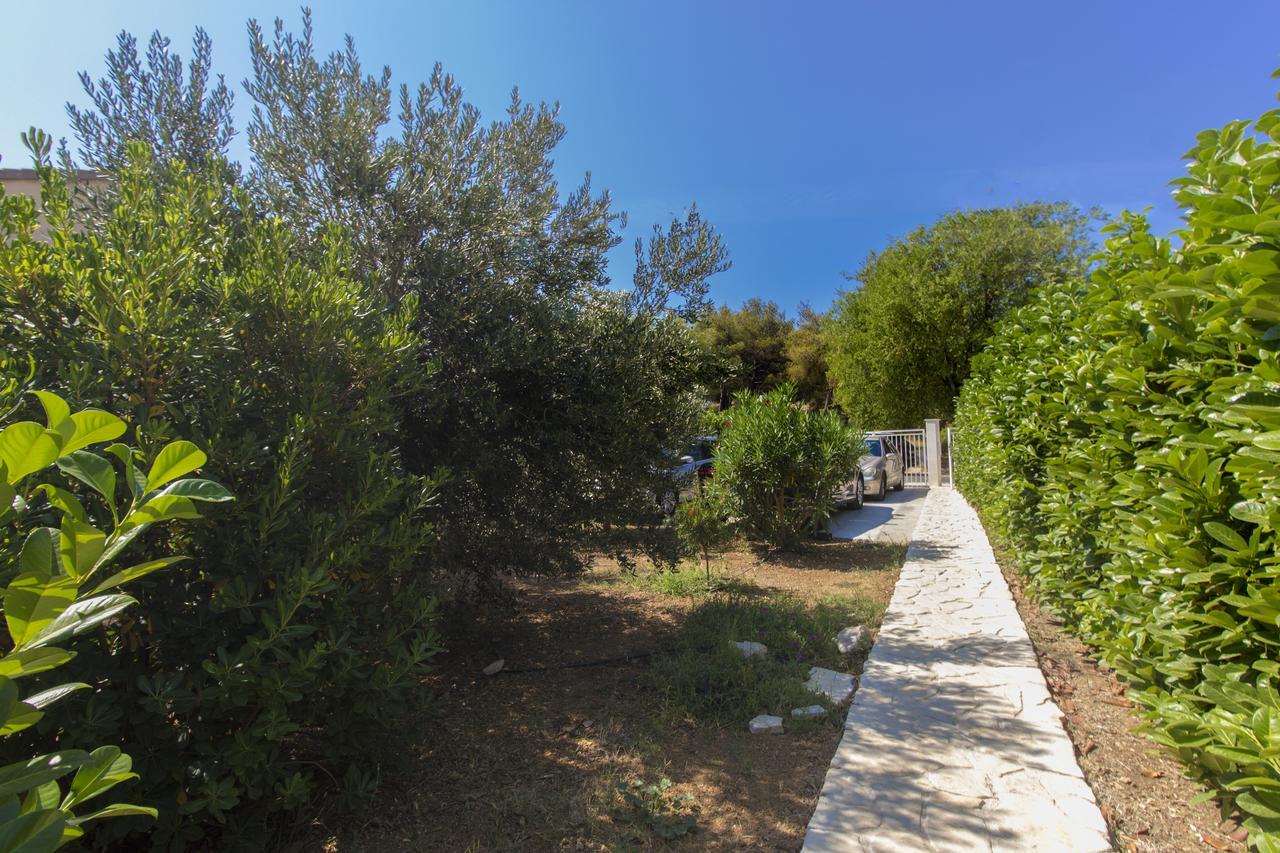 Apartments Villa Tribunj Tribalj Exterior foto