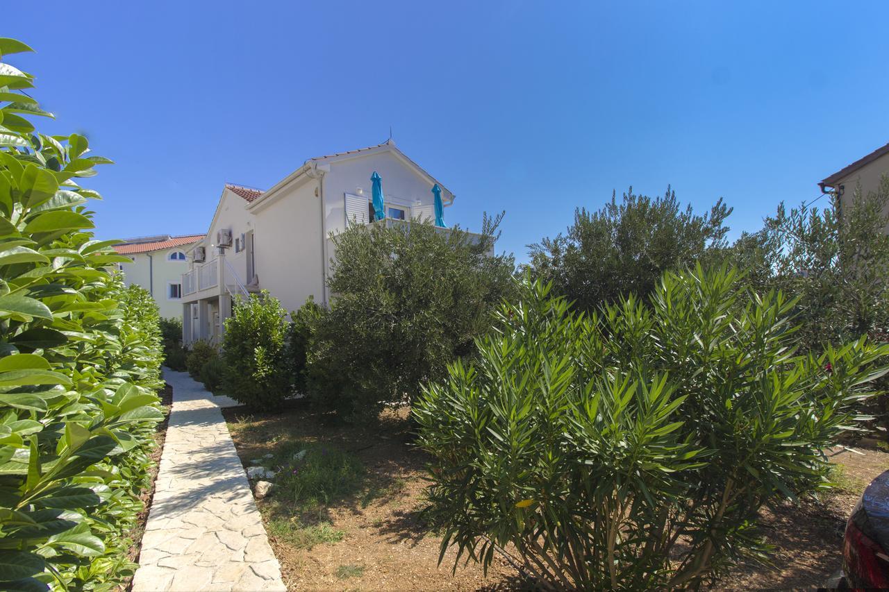 Apartments Villa Tribunj Tribalj Exterior foto